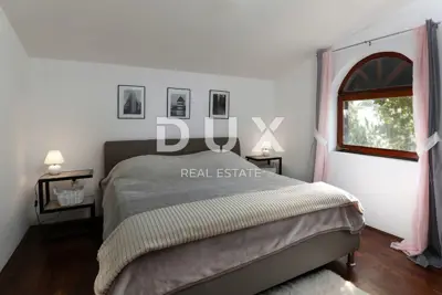 Haus 335 m², Murvica - freistehend, zwei Wohnungen und Garage - 15