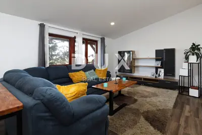 Haus 335 m², Murvica - freistehend, zwei Wohnungen und Garage - 8