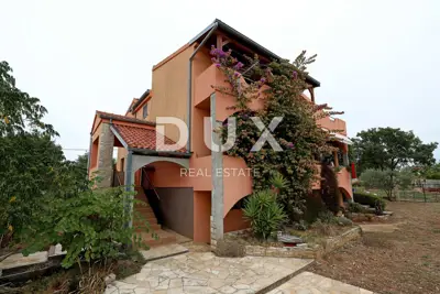 Haus 335 m², Murvica - freistehend, zwei Wohnungen und Garage - 5