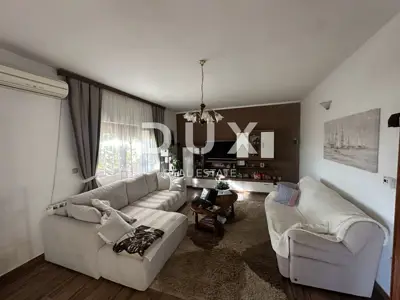 Haus 335 m², Murvica - freistehend, zwei Wohnungen und Garage - 9