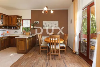 Haus 335 m², Murvica - freistehend, zwei Wohnungen und Garage - 18