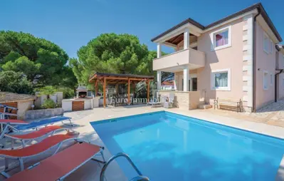 Kuća 240 m², Valbandon - blizu mora i Fažane