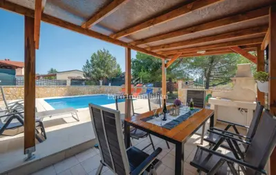 House 240 m², Valbandon - near the sea and Fažana - 9