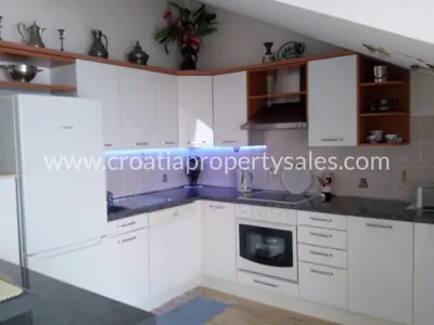 Wohnung, Split, 92 m², 2-Zimmer, 450 000 € - 2