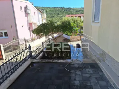 Stan s velikom terasom, 150 m od plaže – Rogoznica - 4