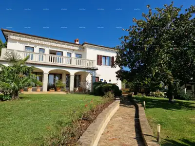 House 420 m², Umag - first row to the sea