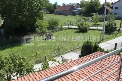 Obiteljska kuća Jakovlje, uredna s urednom okućnicom - 8