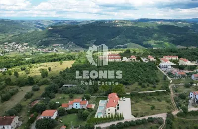 Kuća u nizu 102 m², Kaštel kod Buja, bazen i mirno okruženje