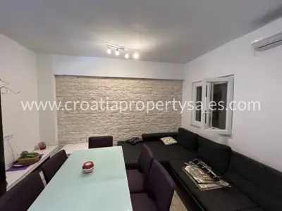 Apartment house 350 m², Trogir - 6 parking spaces - 5