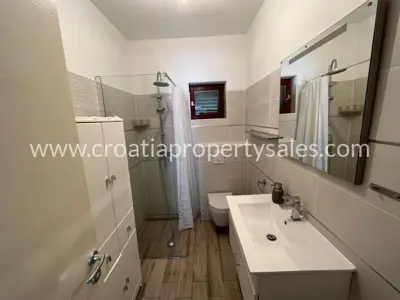 Apartment house 350 m², Trogir - 6 parking spaces - 7