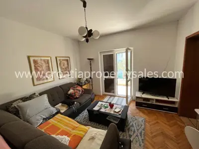 Apartment house 350 m², Trogir - 6 parking spaces - 6