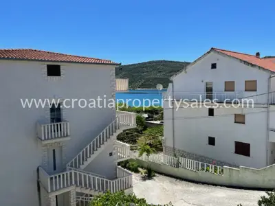 Apartment house 350 m², Trogir - 6 parking spaces - 10