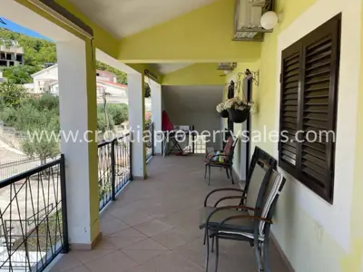 Apartment house 350 m², Trogir - 6 parking spaces - 2
