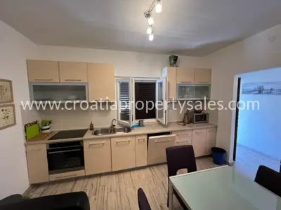 Apartment house 350 m², Trogir - 6 parking spaces - 4