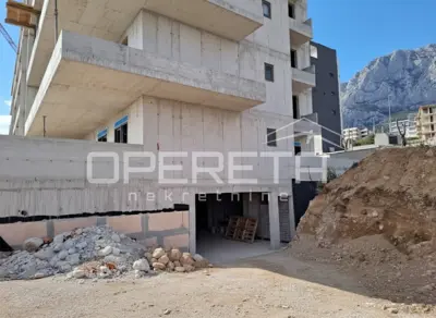 Novogradnja Makarska, 87,7 m² dvosoban stan s balkonom 23,55 m², blizina centra - 5
