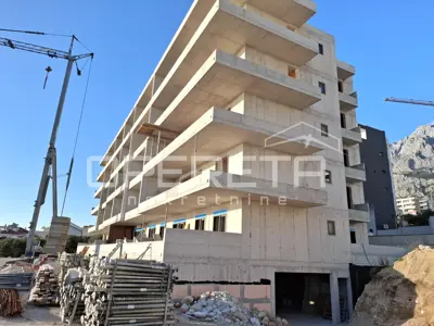 Novogradnja Makarska, 87,7 m² dvosoban stan s balkonom 23,55 m², blizina centra - 9