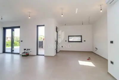 Semi-detached house in Medulin, pool and landscaped yard - 3