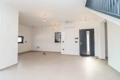 Semi-detached house in Medulin, pool and landscaped yard - 4