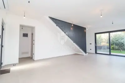 Semi-detached house in Medulin, pool and landscaped yard - 7