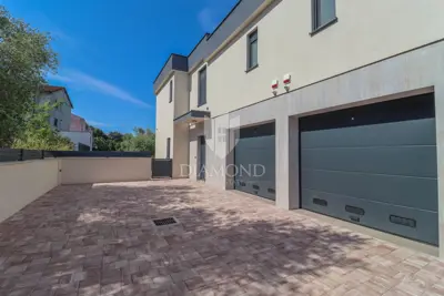 Semi-detached house in Medulin, pool and landscaped yard - 20