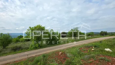 Zemljište 9.481 m², Zrenj - mir i privatnost