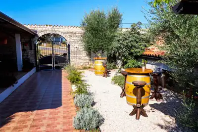 Tavern 500 m², Momjan - terrace, pool and accommodation - 6
