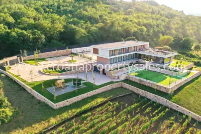 Vila 3 800 m², Makarska - panoramski pogled - 1