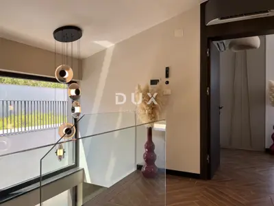 Haus zum Kauf in Sveta Jelena, 275 m² - 22