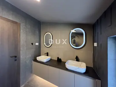 Haus zum Kauf in Sveta Jelena, 275 m² - 20