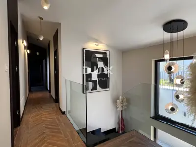 Haus zum Kauf in Sveta Jelena, 275 m² - 12
