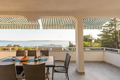 Kuća 163 m², Mandre - 1. red do mora i bazen - 13