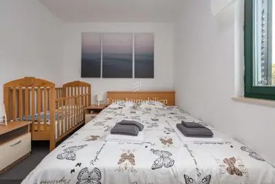 Kuća 163 m², Mandre - 1. red do mora i bazen - 21