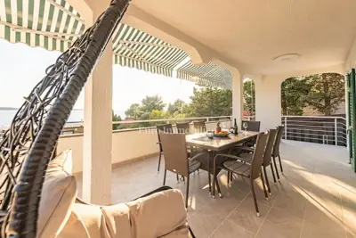 Kuća 163 m², Mandre - 1. red do mora i bazen - 12
