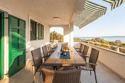 Kuća 163 m², Mandre - 1. red do mora i bazen - 11