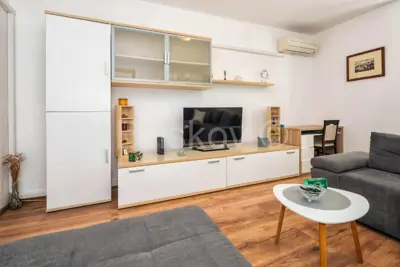 Stan 82 m², Blatine, Split - renoviran i namješten - 2