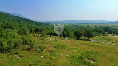 Building plot 729 m², Kršan - quiet location