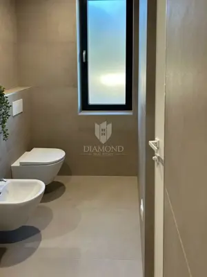Kuća 225 m², Rovinj - bazen i okućnica - 10
