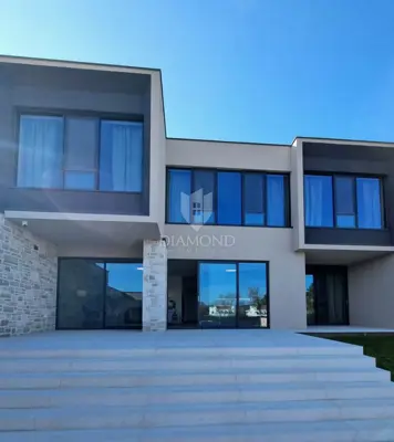 Kuća 225 m², Rovinj - bazen i okućnica - 2