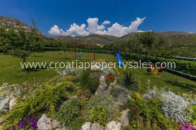 Kuća 1.305 m², Seget Donji - blizu mora i privatnost - 15