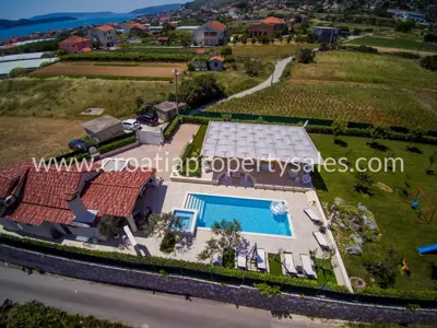 Kuća 1.305 m², Seget Donji - blizu mora i privatnost - 13