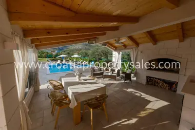 Kuća 1.305 m², Seget Donji - blizu mora i privatnost - 11