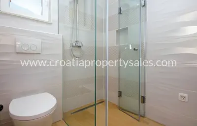 Kuća 1.305 m², Seget Donji - blizu mora i privatnost - 8