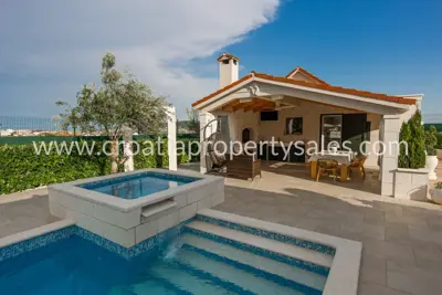 Kuća 1.305 m², Seget Donji - blizu mora i privatnost - 9