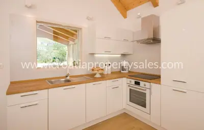 Kuća 1.305 m², Seget Donji - blizu mora i privatnost - 2
