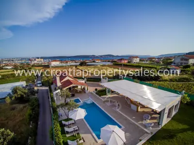 Kuća 1.305 m², Seget Donji - blizu mora i privatnost - 12