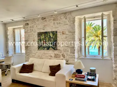 Stan, Brač, 220 m², 4-soban, 600 000 €