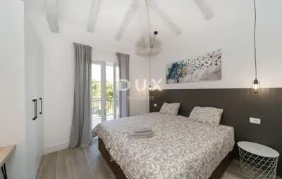 House 253 m², Vižinada - pool and sunbathing area - 22