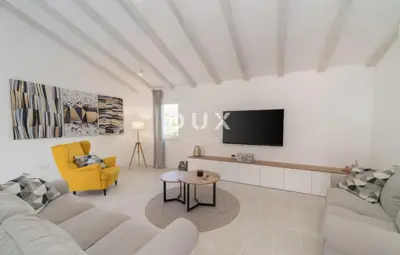House 253 m², Vižinada - pool and sunbathing area - 10
