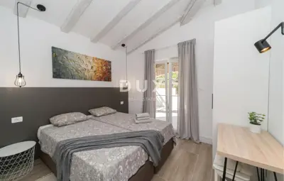 House 253 m², Vižinada - pool and sunbathing area - 21