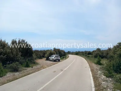 Poljoprivredno zemljište 30.200 m², Otok Brač - južna strana